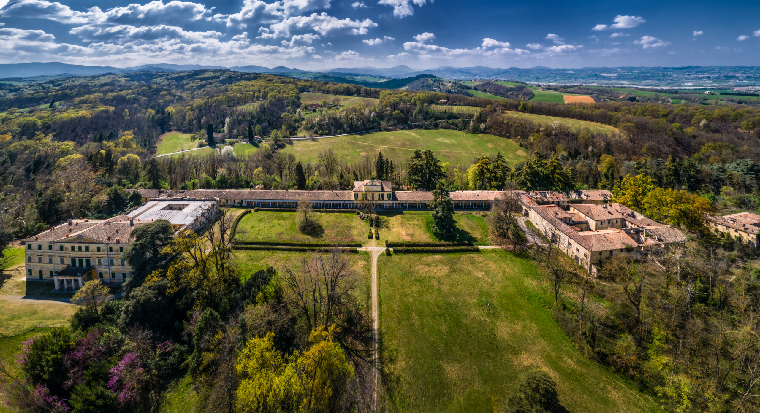 1.-Complesso-monumentale-del-Casino-dei-Boschi-di-Carrega-foto-Paolo-Gepri-scaled